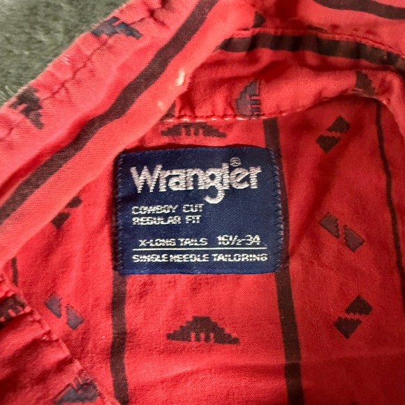 VTG Wrangler Xlong Tails Shirt Men 16.5-34 Red Southwestern Geometric Distressed - Picture 3 of 10